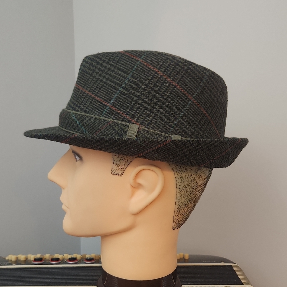 EXCELLENT QUALITY DPC GREY PLAID FEDORA SIZE MEDIUM
